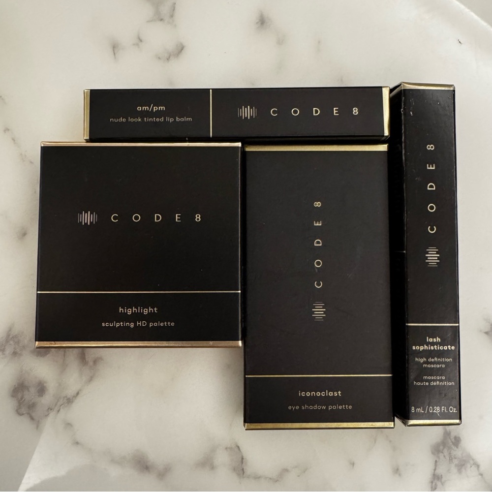 Code 8 set of 4: highlighter, eye shadow, mascara lip balm
